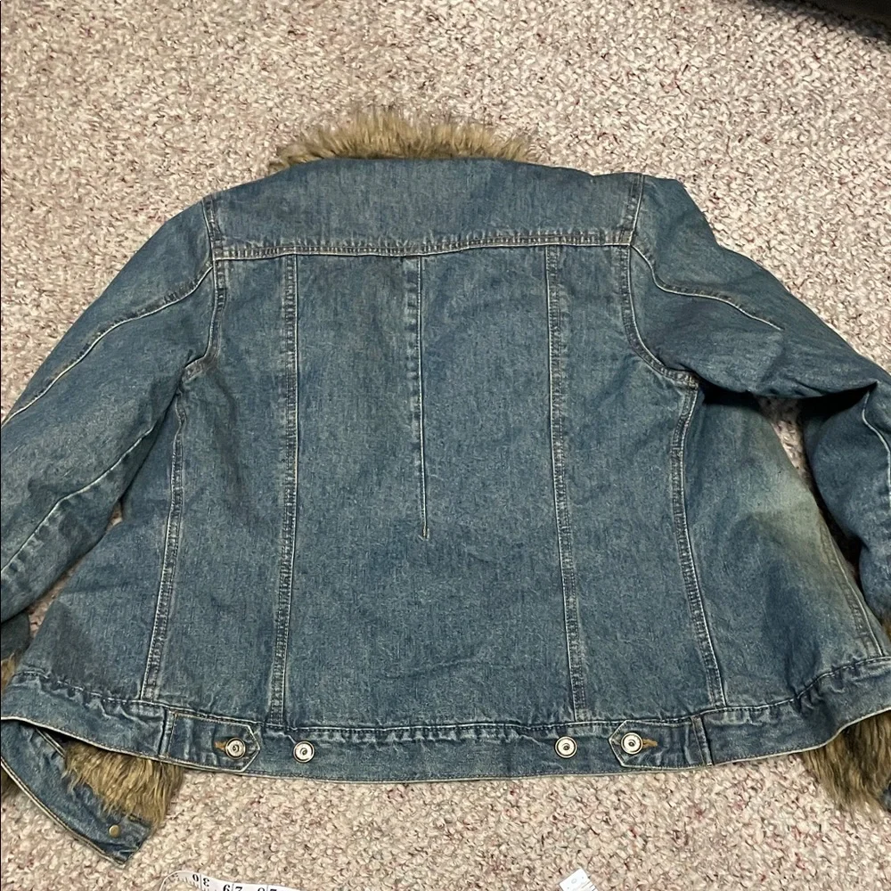 Vibtage y2k Denim quilted Jacket with Faux Fur collar and cuff Trim - Picture 11 of 11